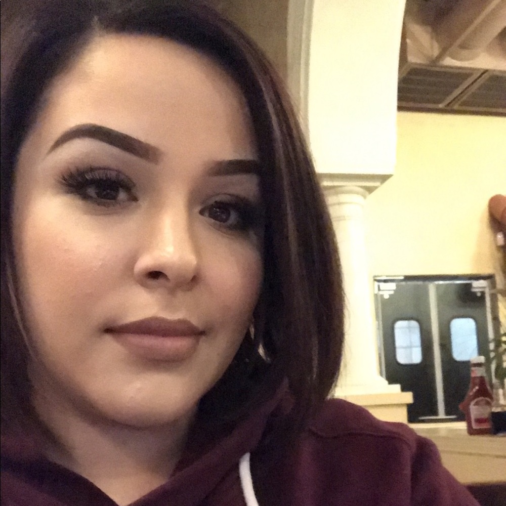 Meet your Posher, Ana